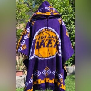 Lakers alpaca poncho, hooded, unisex, one size. Made in Ecuador.